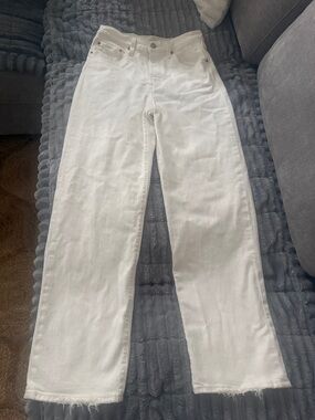 White High-Waist Wide-Leg Jeans with Frayed Hem